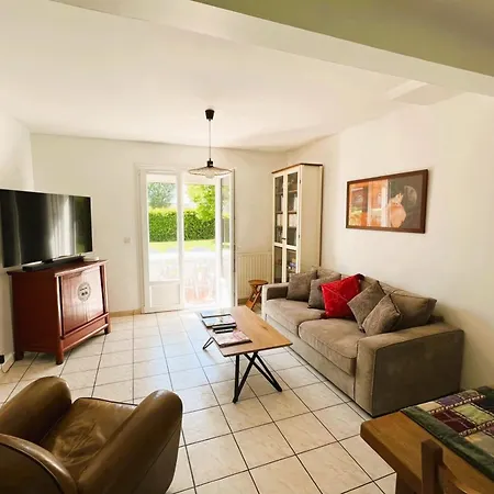 Nyaraló Spacious House Of 100 M With A Beautiful Garden Équemauville