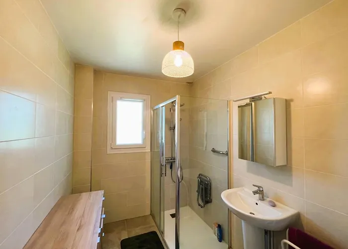 Spacious House Of 100 M With A Beautiful Garden Nyaraló